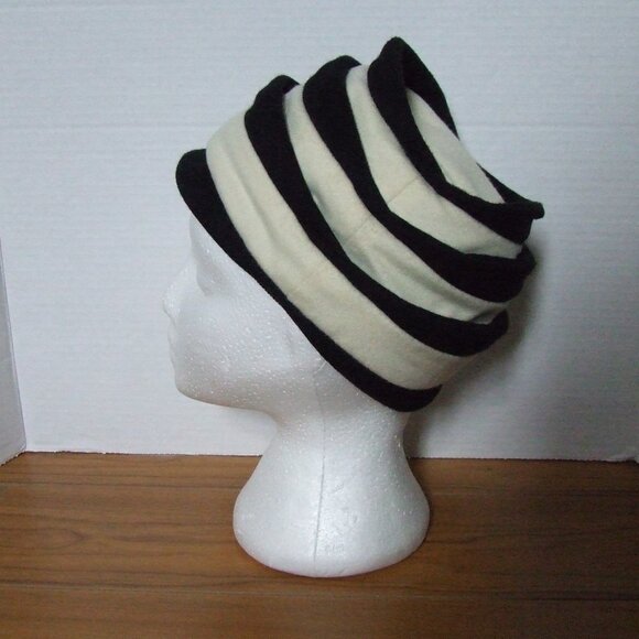 Nicola Gebhard hat black and white fleece material fall winter beehive layered - Picture 5 of 9